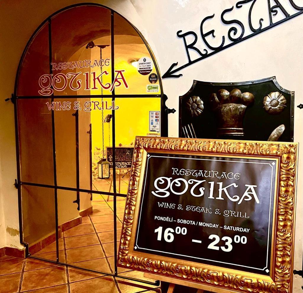 Arcadie Hotel & Apartments Cesky Krumlov Bagian luar foto