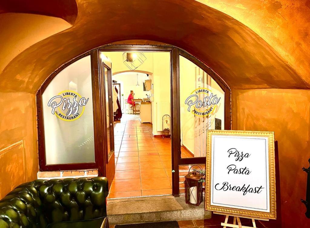 Arcadie Hotel & Apartments Cesky Krumlov Bagian luar foto