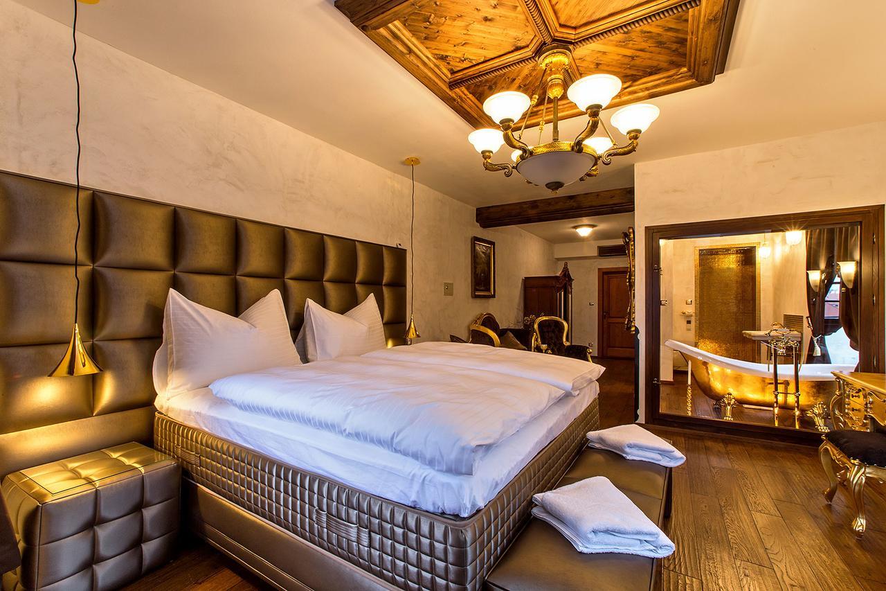 Arcadie Hotel & Apartments Cesky Krumlov Bagian luar foto