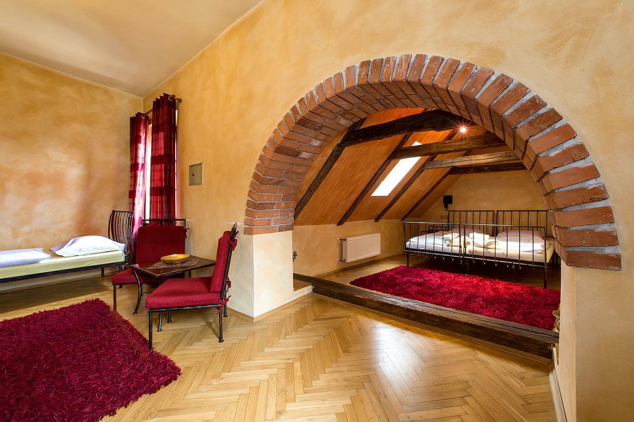Arcadie Hotel & Apartments Cesky Krumlov Bagian luar foto