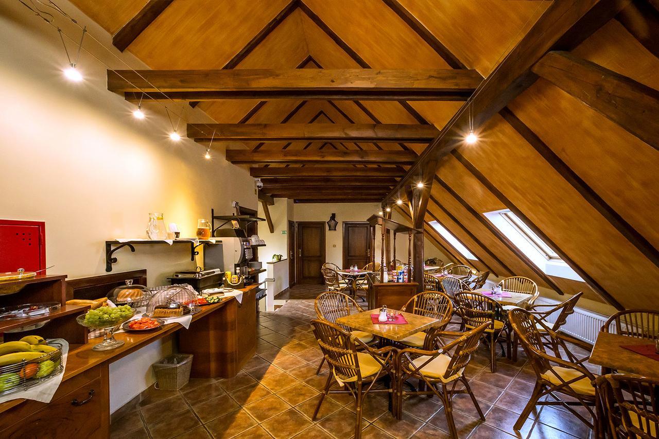 Arcadie Hotel & Apartments Cesky Krumlov Bagian luar foto